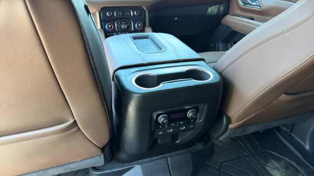 Used 2024 Chevrolet Suburban High Country AWD/4WD image 21