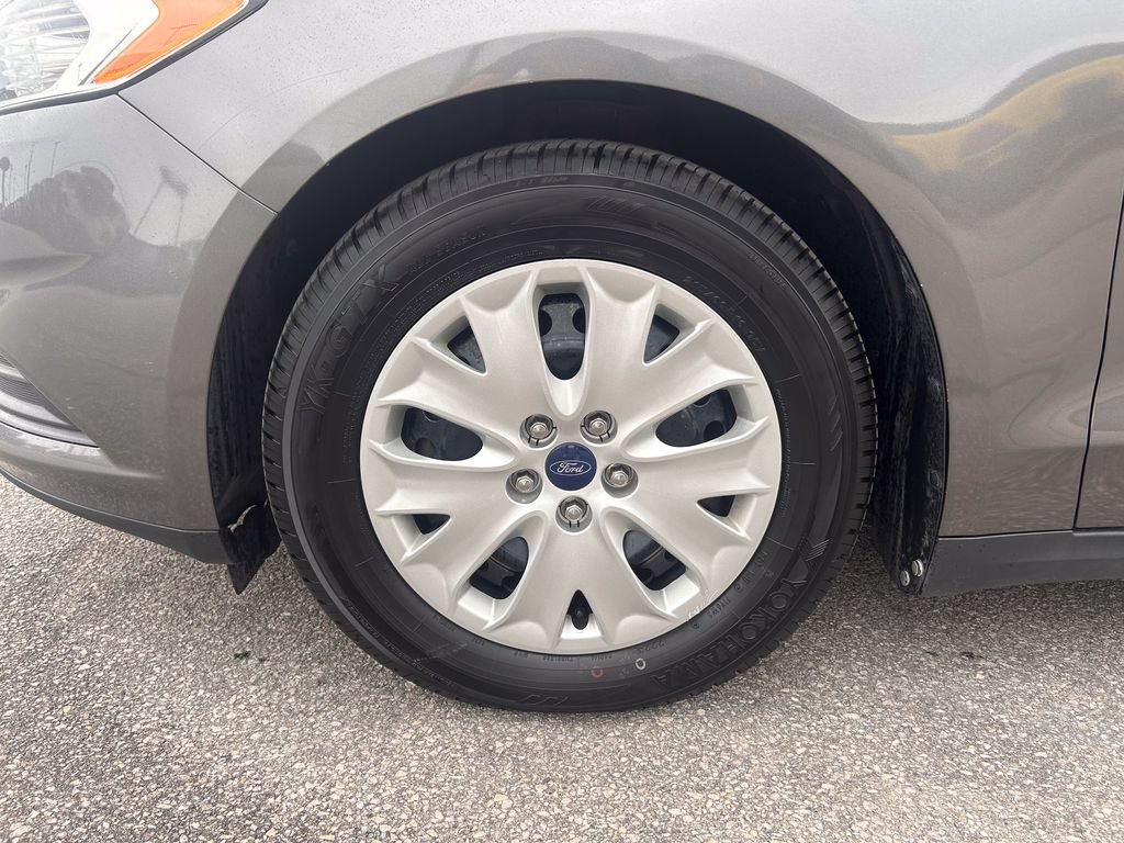 Used 2014 Ford Fusion S FWD image 29