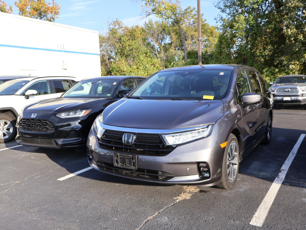 Used 2024 Honda Odyssey Touring image 3