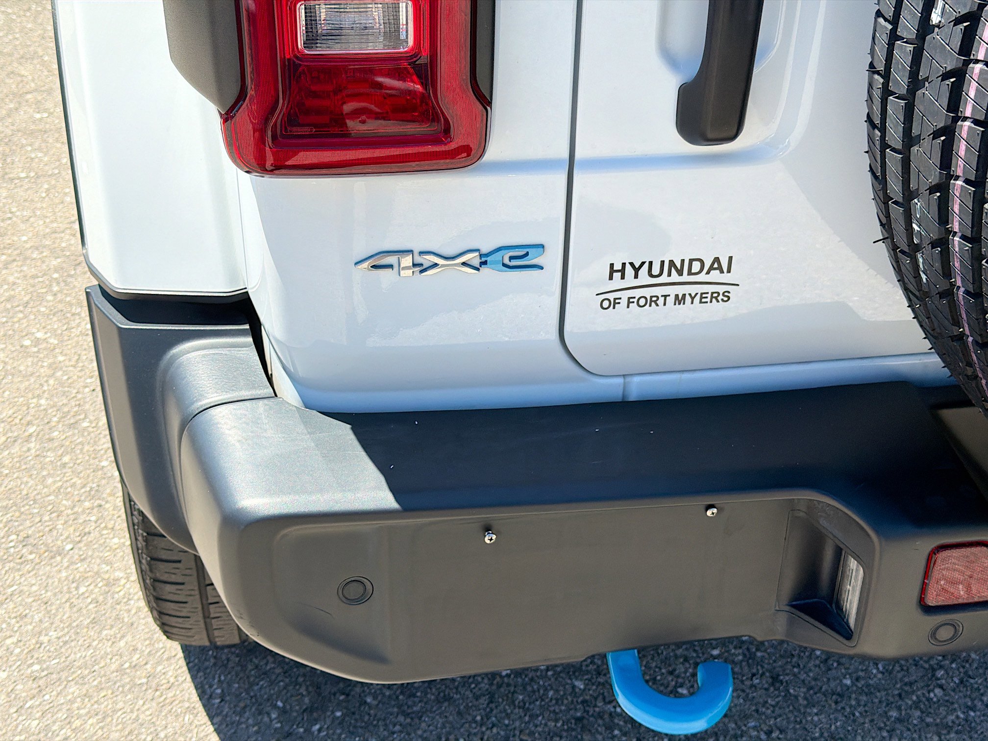 Used 2023 Jeep Wrangler Sahara w/ Cold Weather Group image 11