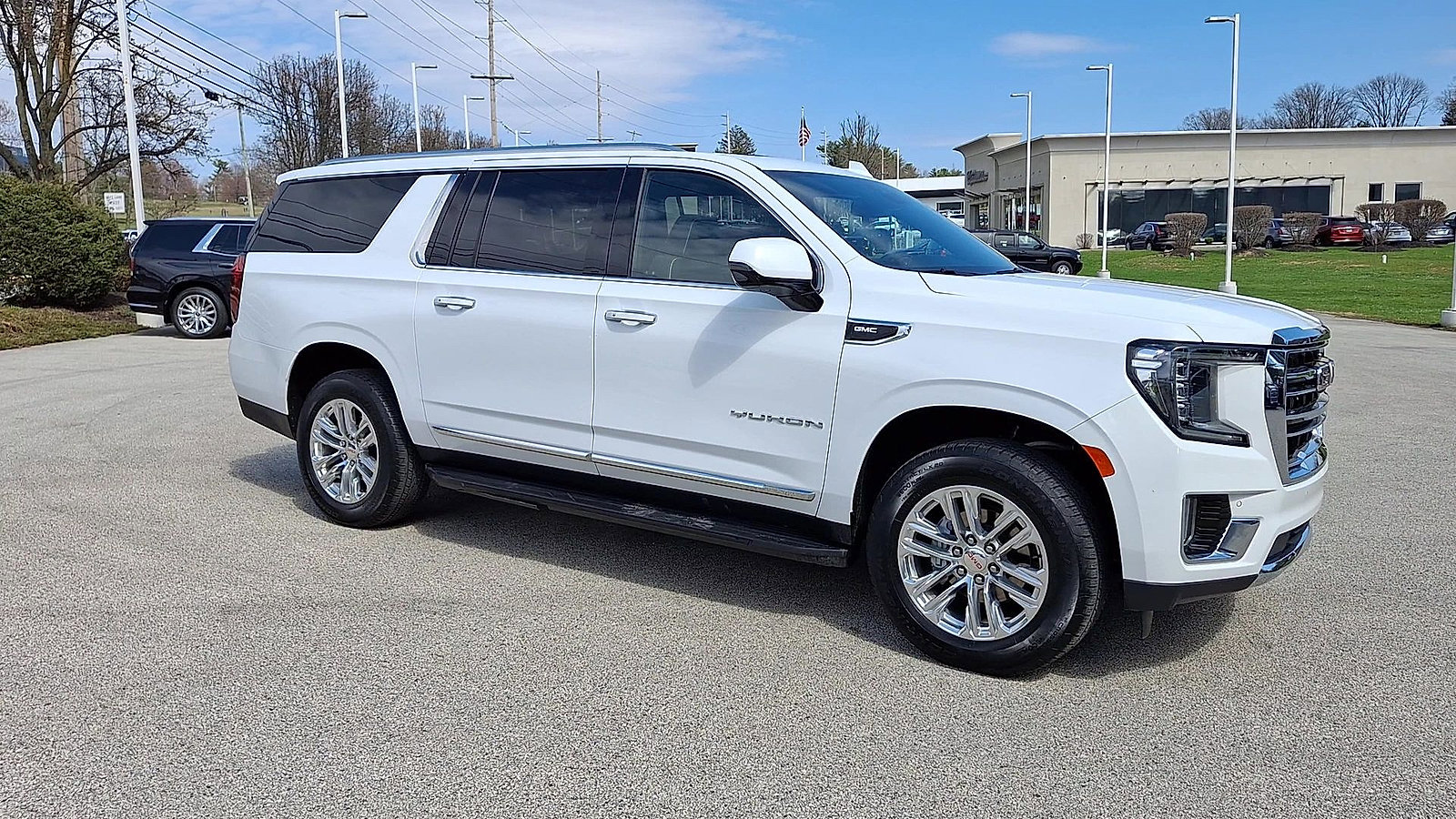 Certified 2024 GMC Yukon XL SLT w/ SLT Premium Package image 2