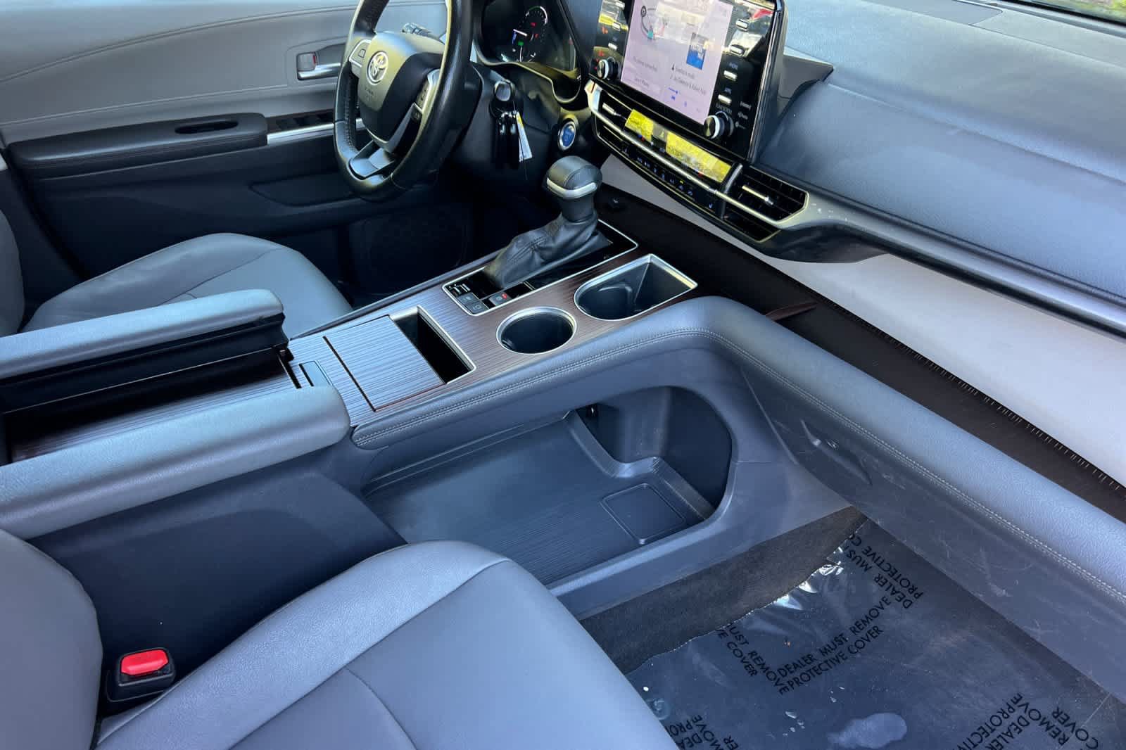 Used 2023 Toyota Sienna XLE AWD/4WD image 18