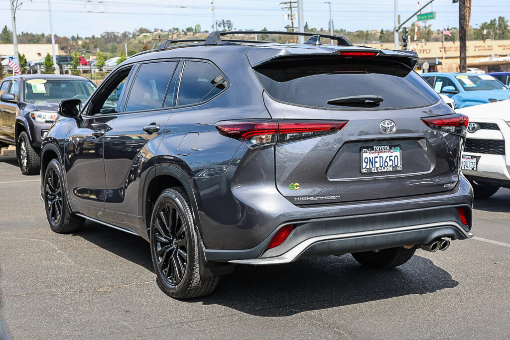 Certified 2024 Toyota Highlander XSE FWD image 24