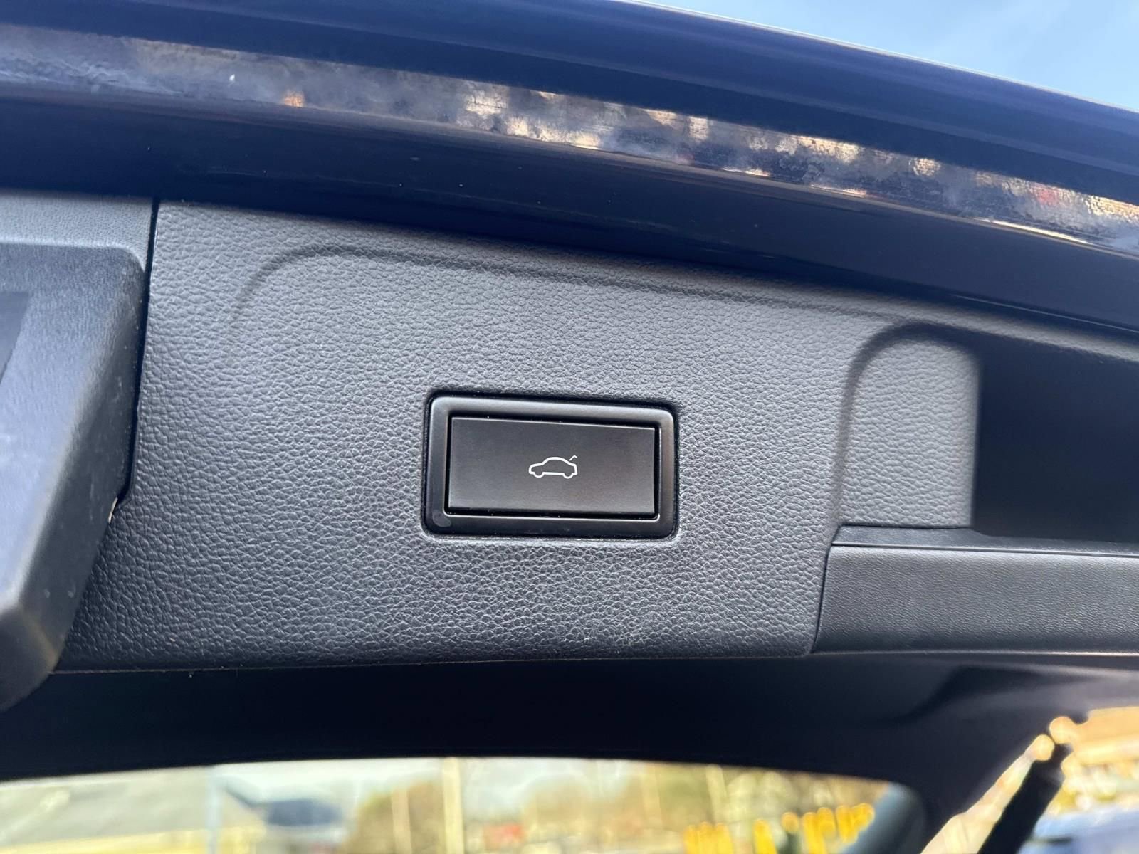 Used 2019 Volkswagen Atlas SEL image 8