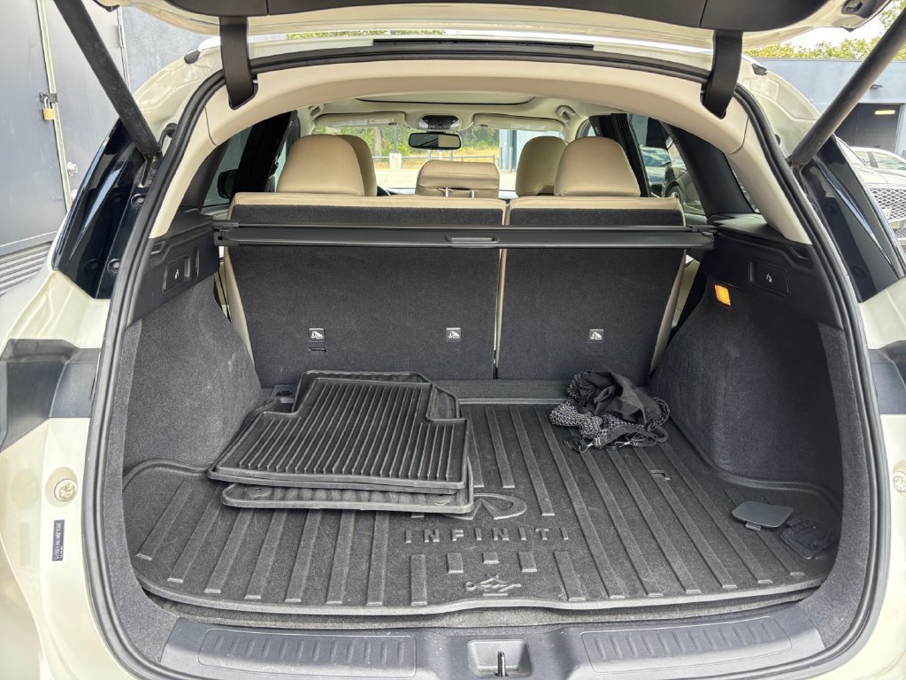 Used 2019 INFINITI QX50 Luxe w/ Navigation Package FWD image 17