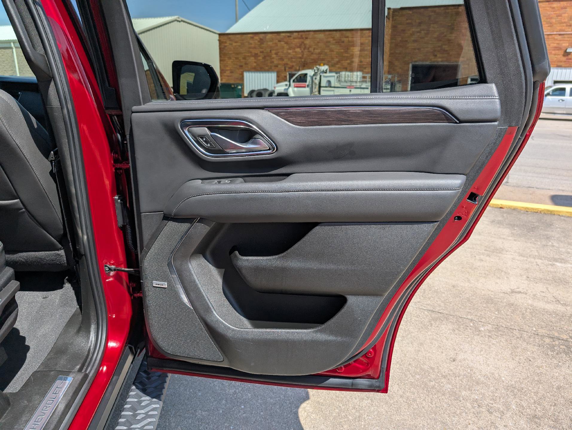 Used 2024 Chevrolet Tahoe Z71 w/ Luxury Package AWD/4WD image 16