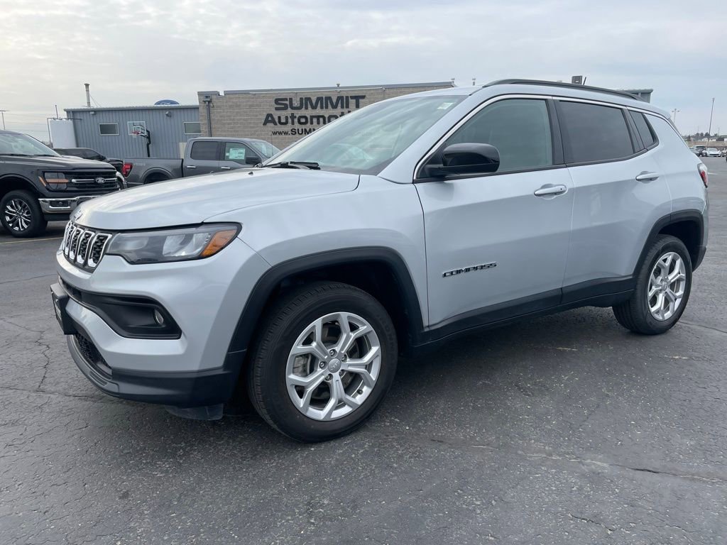 Used 2024 Jeep Compass Latitude image 4