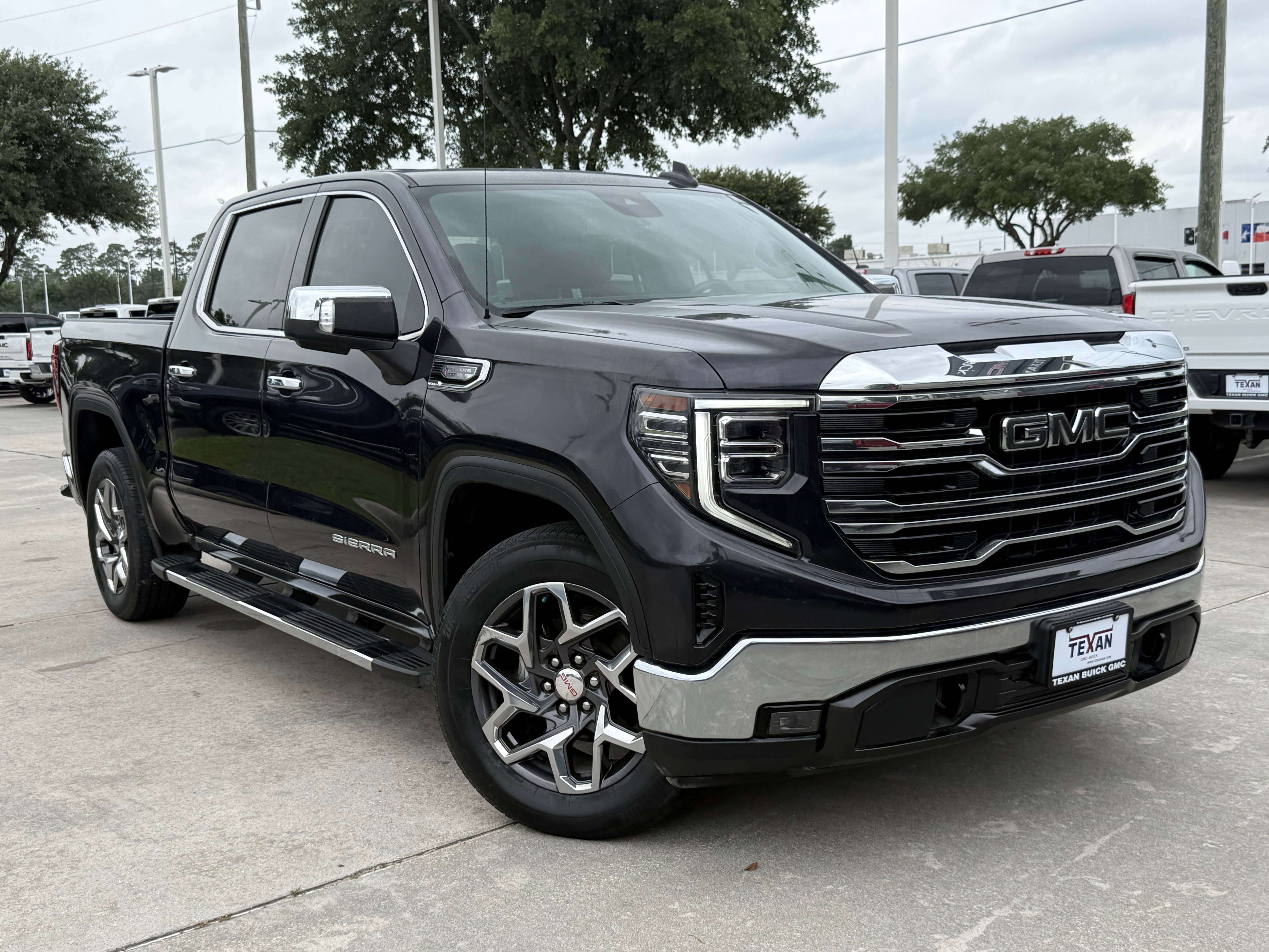 Used 2023 GMC Sierra 1500 SLT RWD image 2