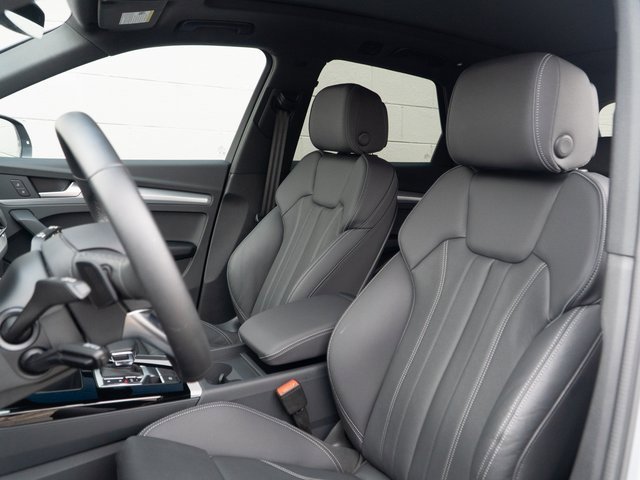Certified 2025 Audi Q5 2.0T Premium w/ Convenience Plus Package image 5