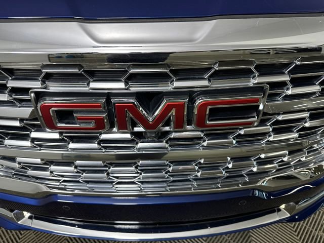 Used 2023 GMC Terrain Denali w/ Denali Premium Package image 9