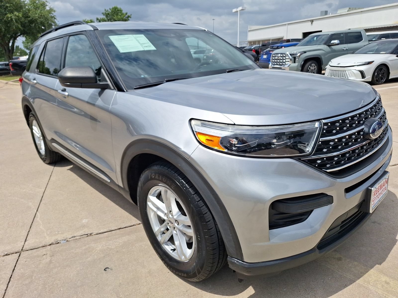 Used 2020 Ford Explorer XLT w/ Comfort Package RWD image 8