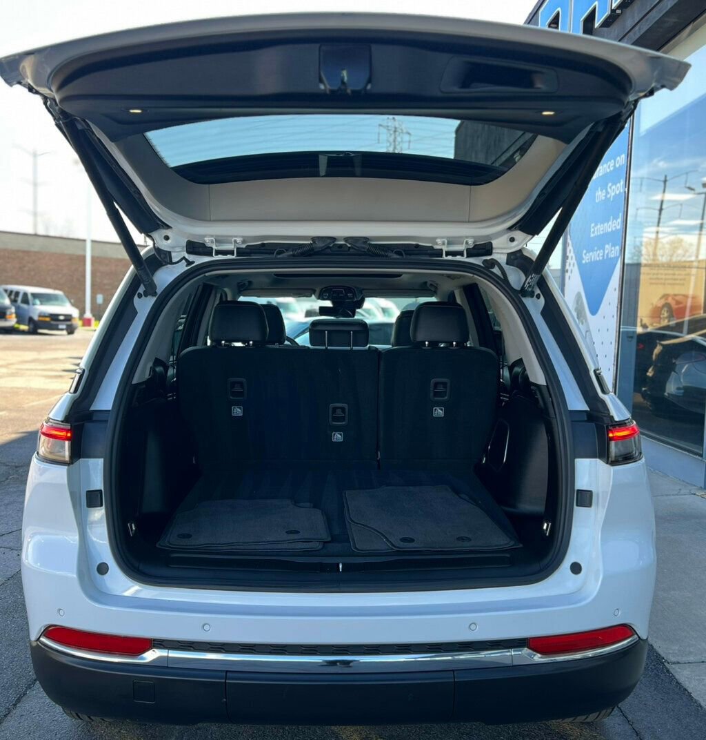 Used 2022 Jeep Grand Cherokee Limited 4xe w/ Luxury Tech Group II image 8