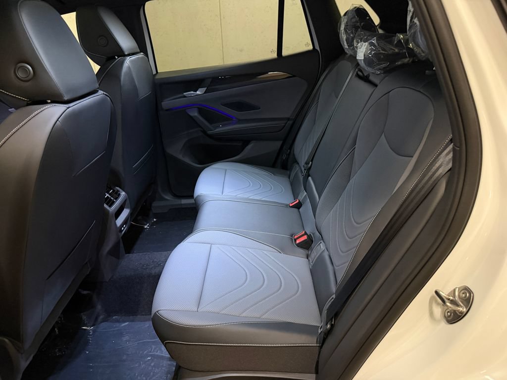 New 2026 Volkswagen Tiguan SE R-Line FWD image 23