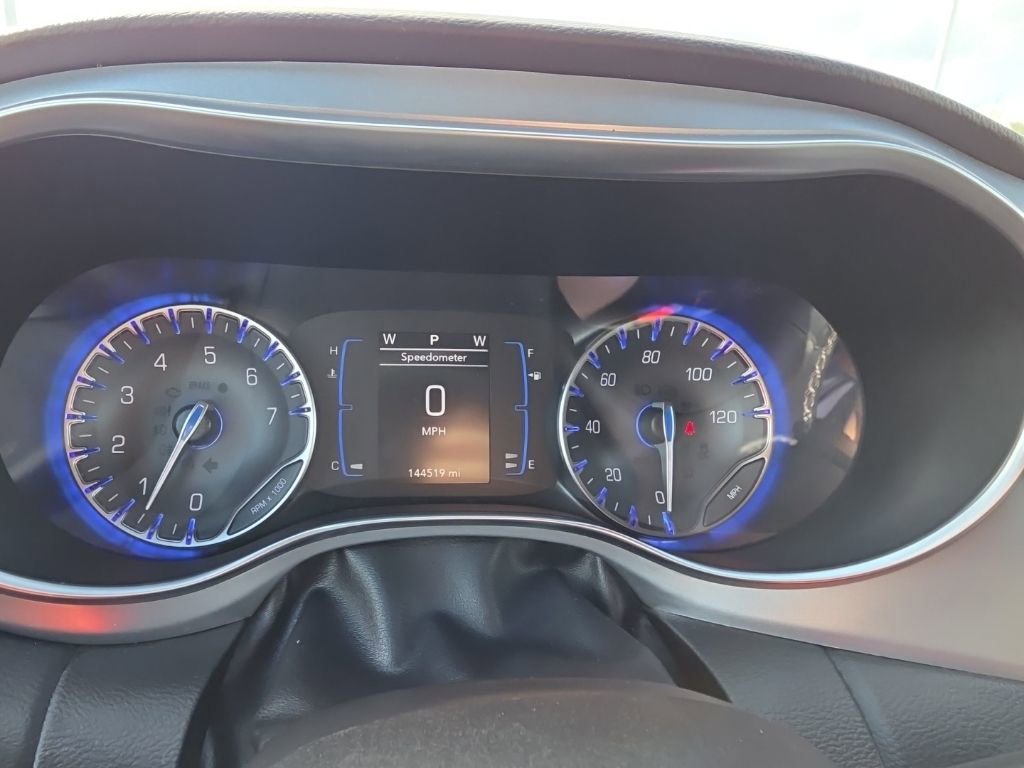 Used 2018 Chrysler Pacifica Touring-L w/ Premium Audio Group image 17