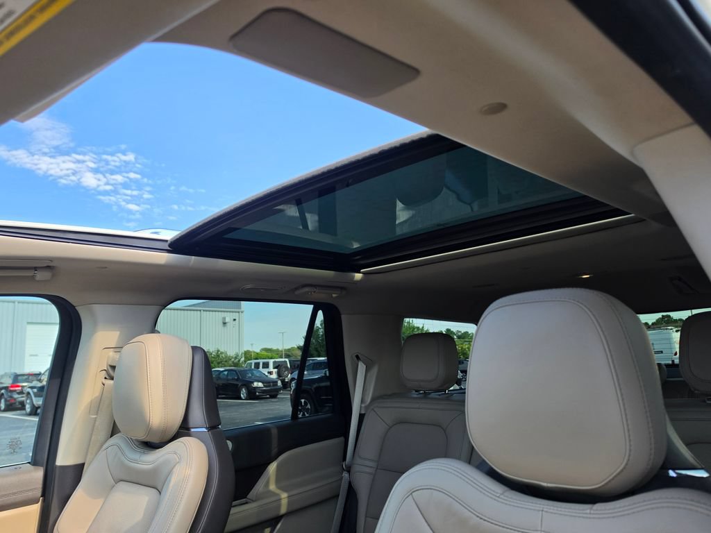 Used 2022 Lincoln Navigator Reserve AWD/4WD image 35