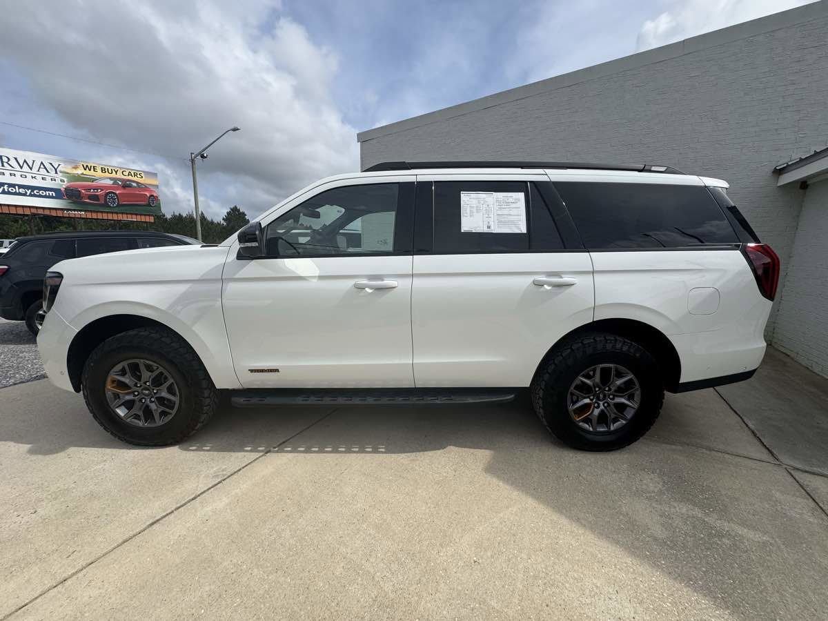 Used 2025 Ford Expedition Tremor image 2