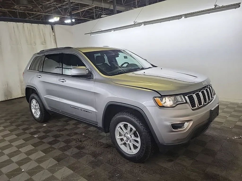 Used 2018 Jeep Grand Cherokee Laredo image 2
