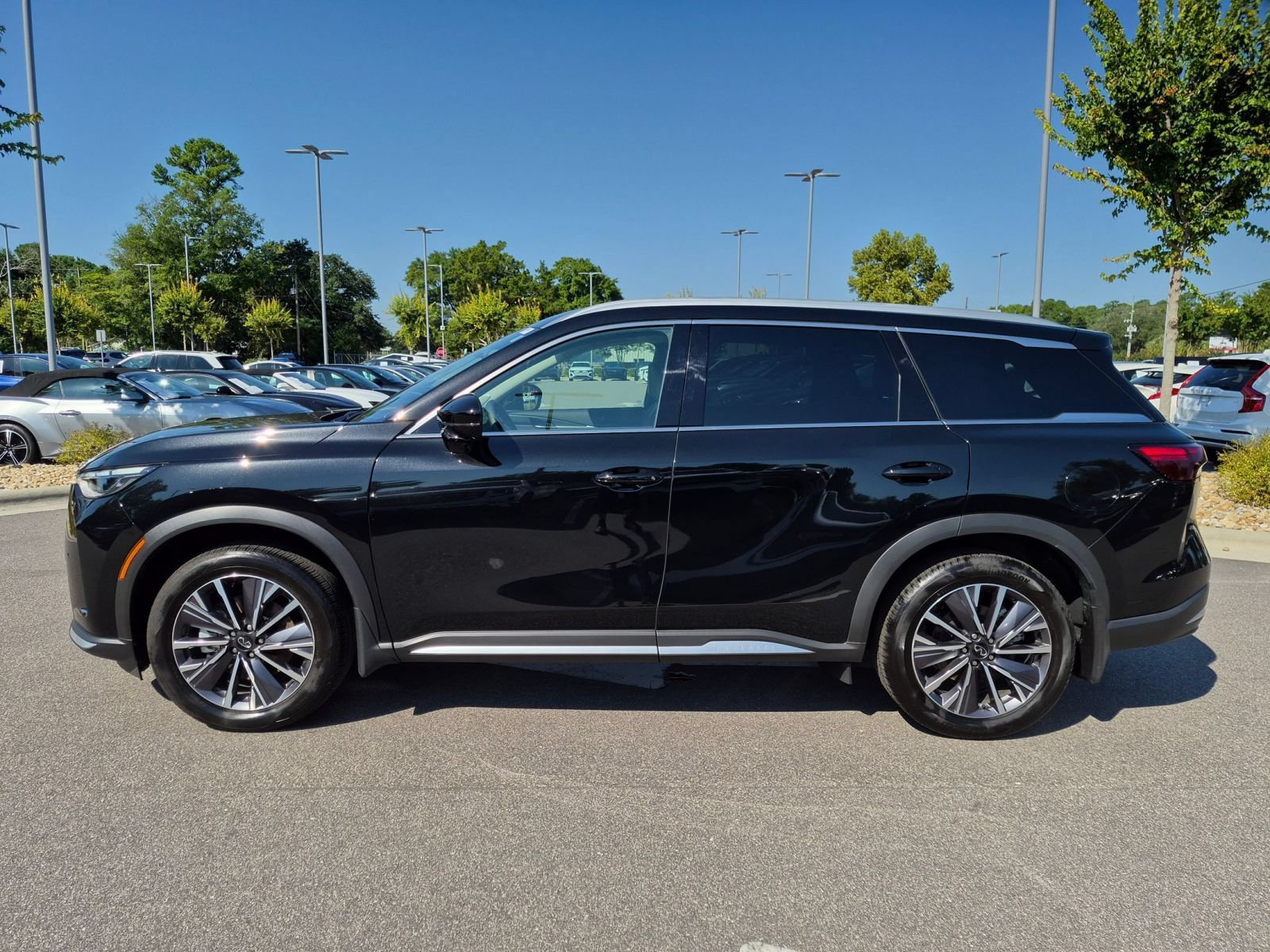 Used 2026 INFINITI QX60 Luxe w/ Cargo Package FWD image 6