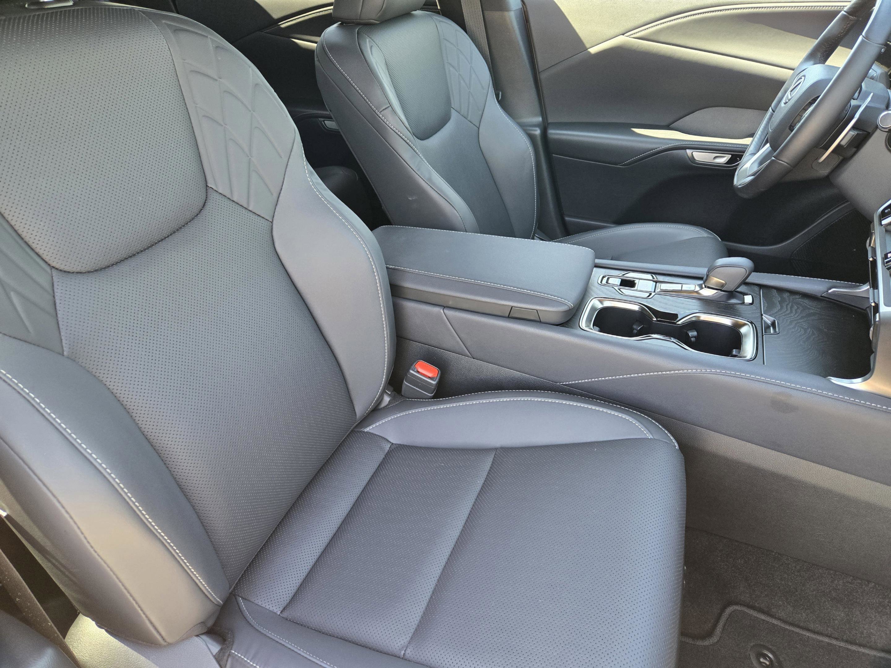 Used 2025 Lexus RX 350 Premium w/ Accessory Package (Z1) FWD image 12