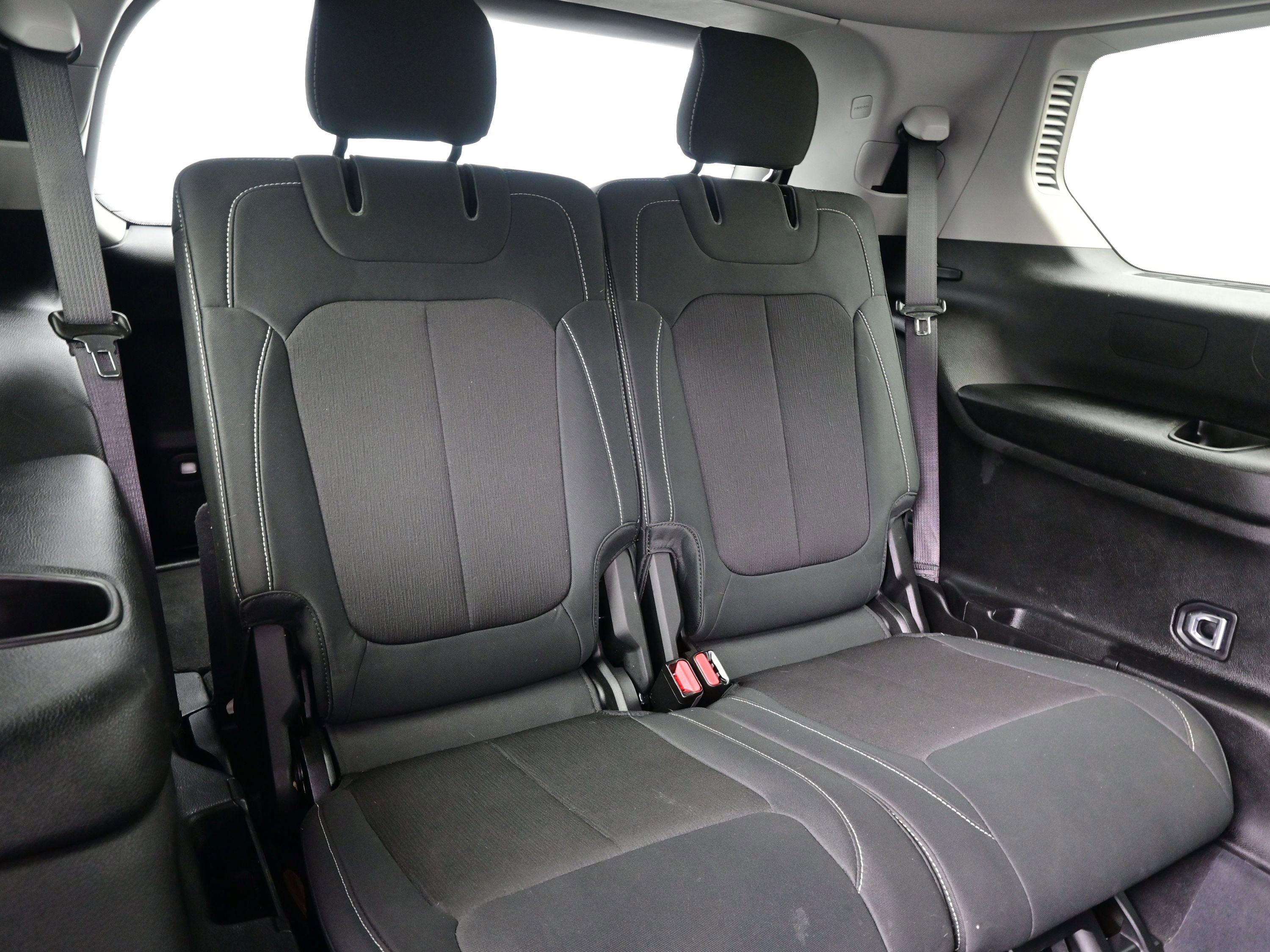 Used 2023 Jeep Grand Cherokee L Laredo image 18