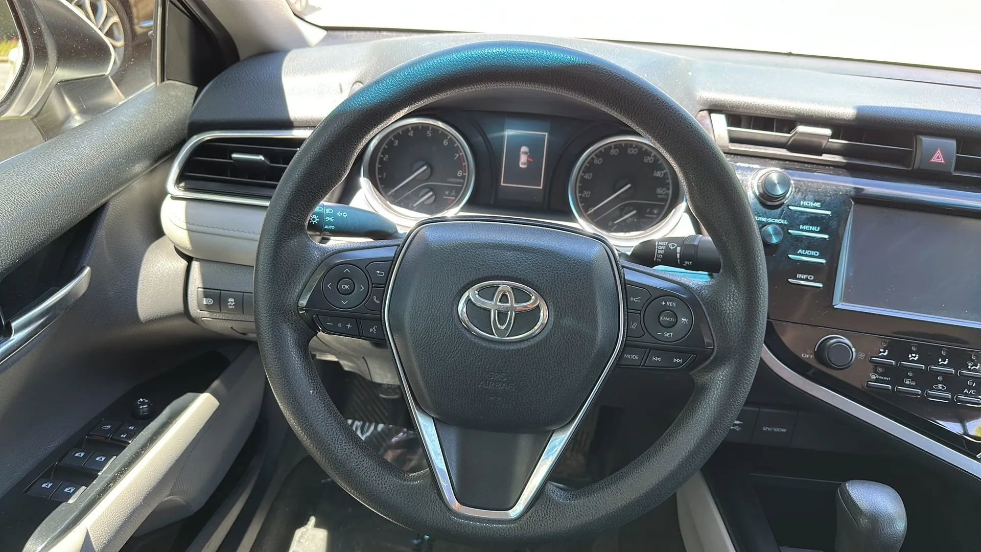 Used 2018 Toyota Camry LE w/ Convenience Package FWD image 30