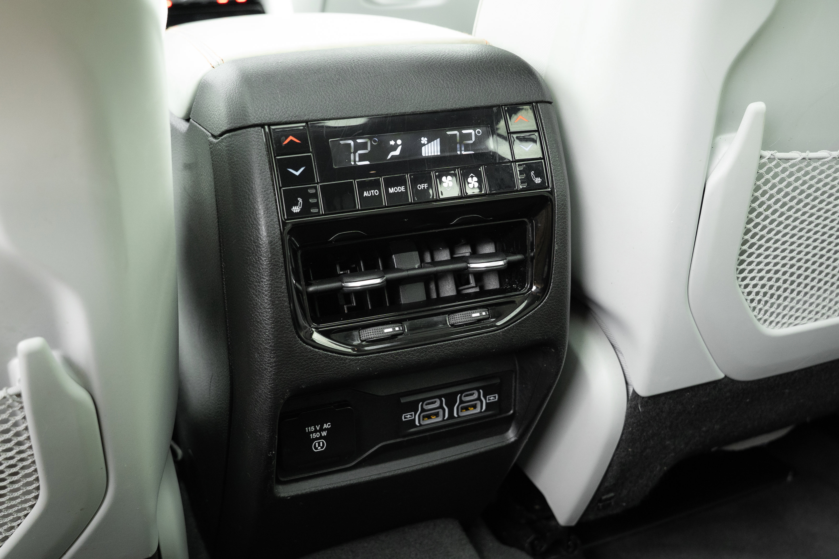 Used 2021 Jeep Grand Cherokee L Summit w/ Luxury Tech Group V AWD/4WD image 34