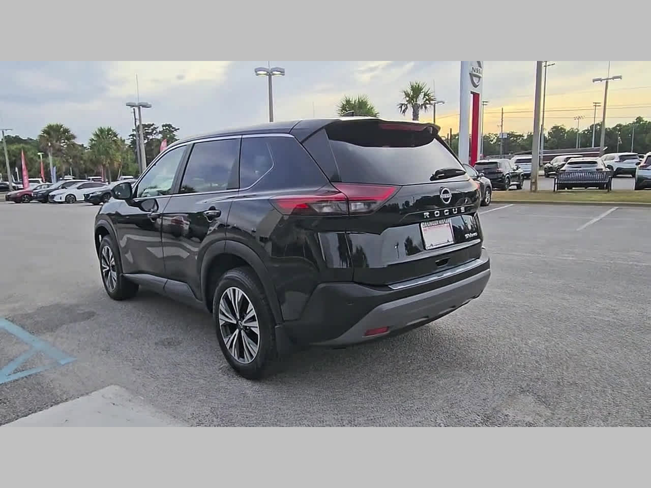Used 2023 Nissan Rogue SV AWD/4WD image 29