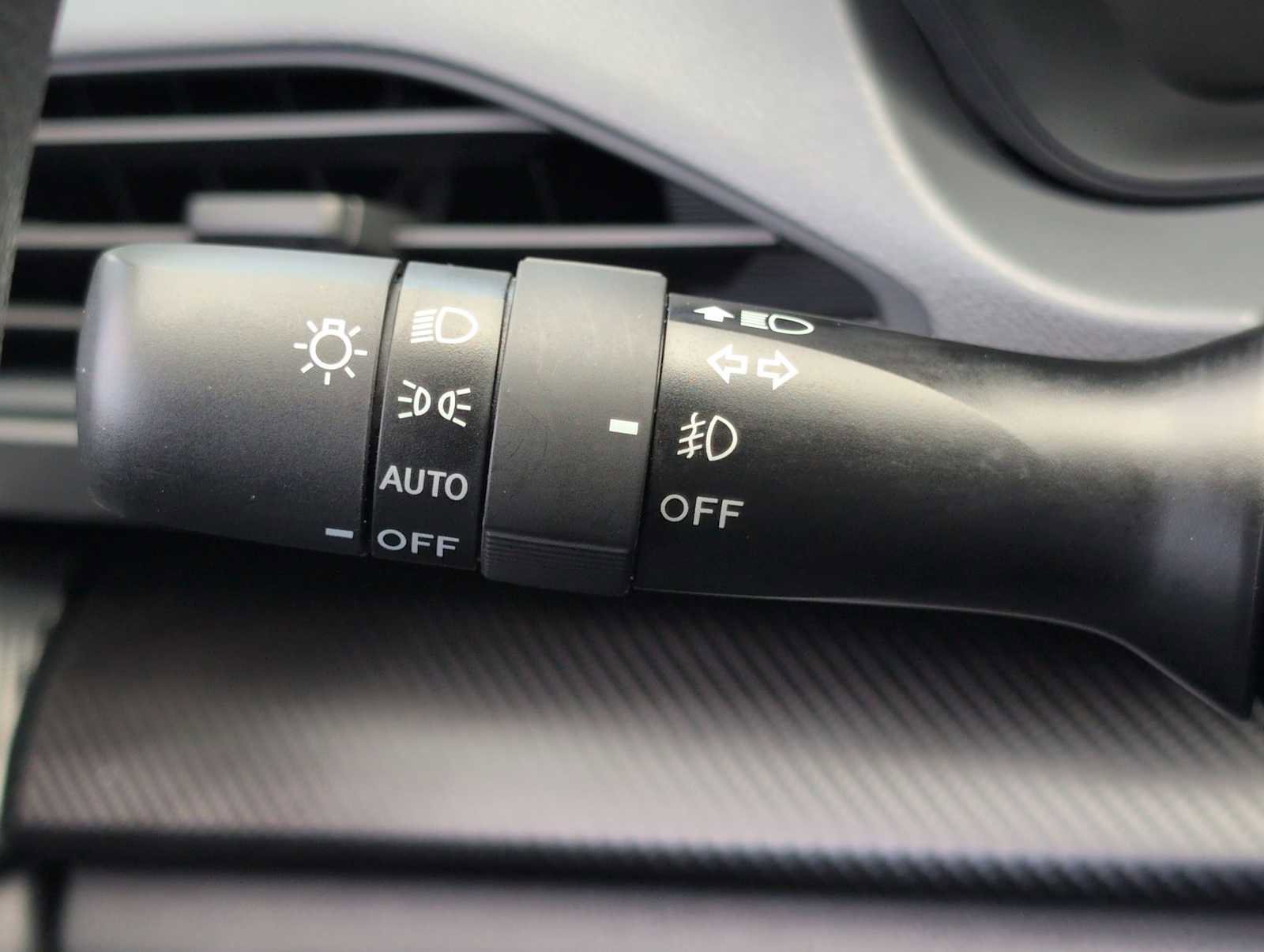 Used 2025 Subaru Crosstrek 2.0i Premium image 26