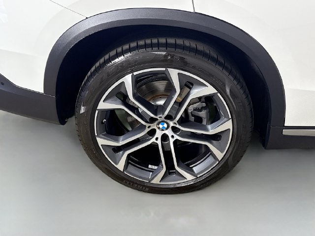 Used 2024 BMW X5 xDrive40i w/ Parking Assistance Package AWD/4WD image 32