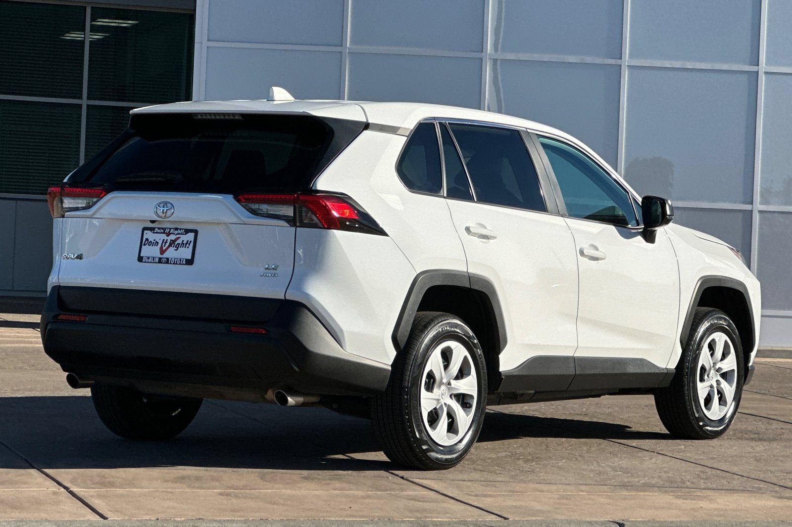 Used 2024 Toyota RAV4 LE AWD/4WD image 4