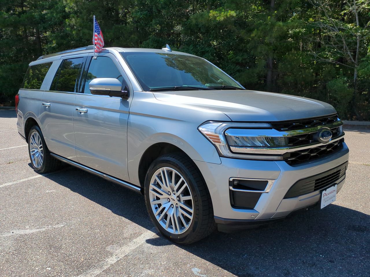 Used 2024 Ford Expedition Max Limited AWD/4WD image 2