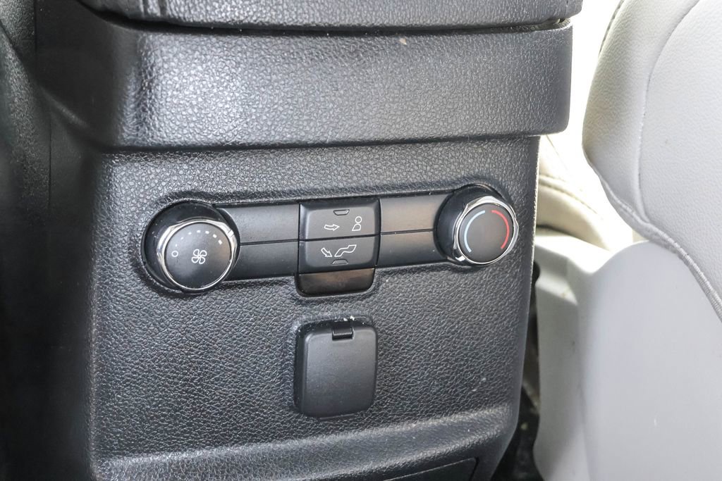 Used 2018 Ford Explorer XLT w/ Equipment Group 202A AWD/4WD image 33