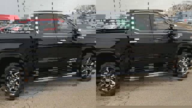 New 2026 GMC Sierra 1500 SLT w/ SLT Premium Plus Package image 9