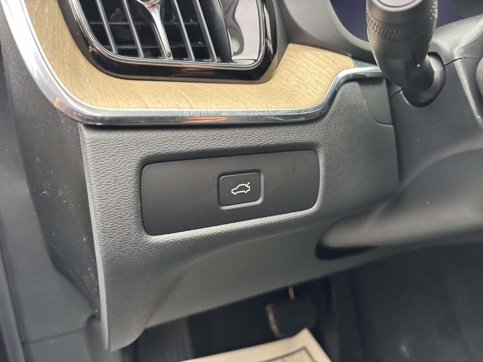 New 2026 Volvo XC60 B5 Plus w/ Protection Package Premier image 12