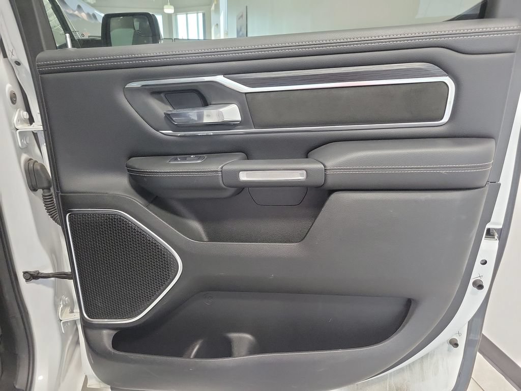 Used 2023 RAM 1500 Laramie AWD/4WD image 19