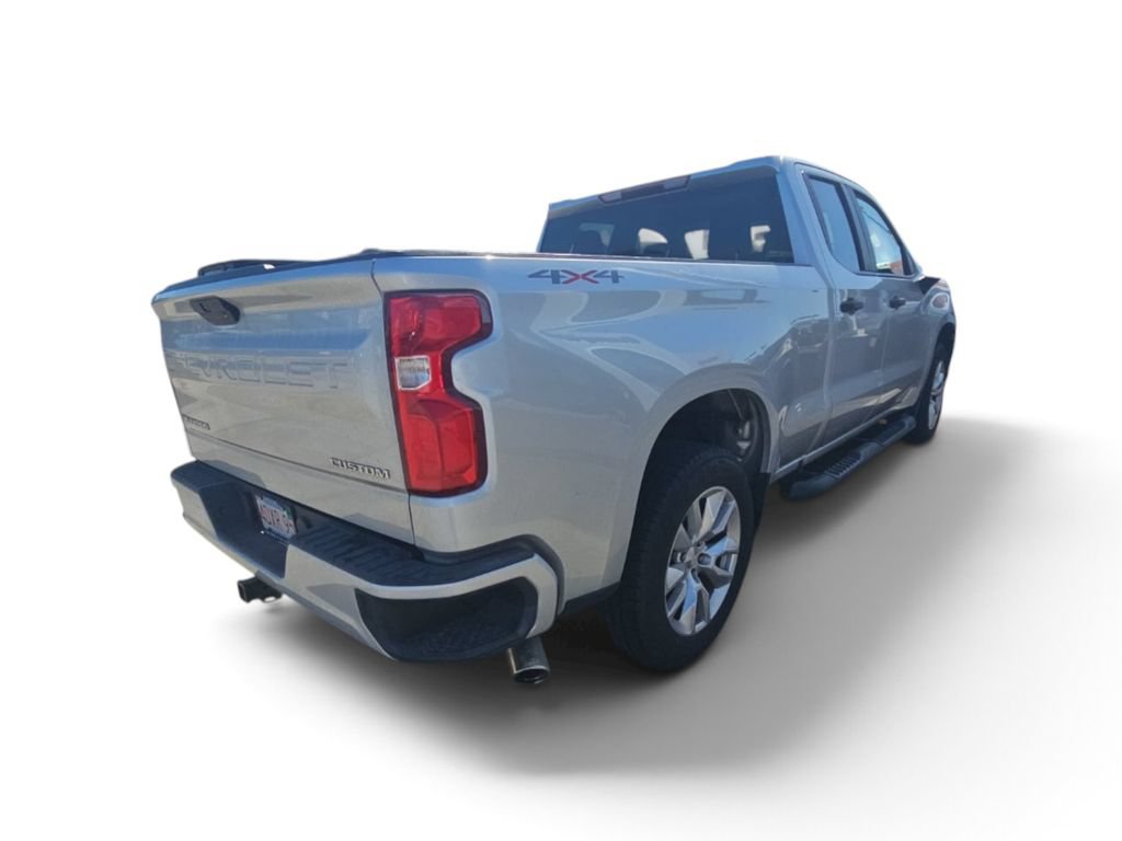 Used 2019 Chevrolet Silverado 1500 Custom w/ Custom Value Package AWD/4WD image 4