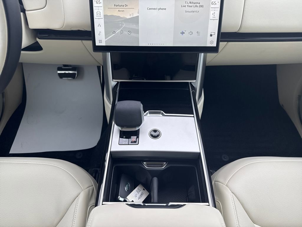 Used 2025 Land Rover Range Rover SE image 26