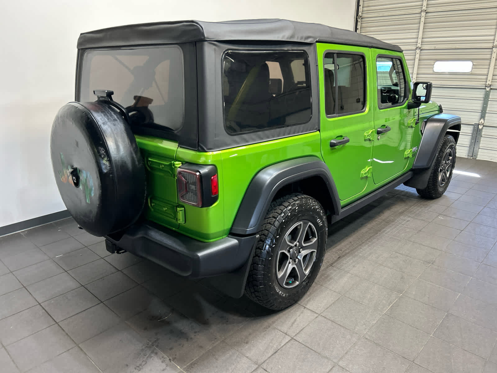Used 2018 Jeep Wrangler Unlimited Sport S image 3
