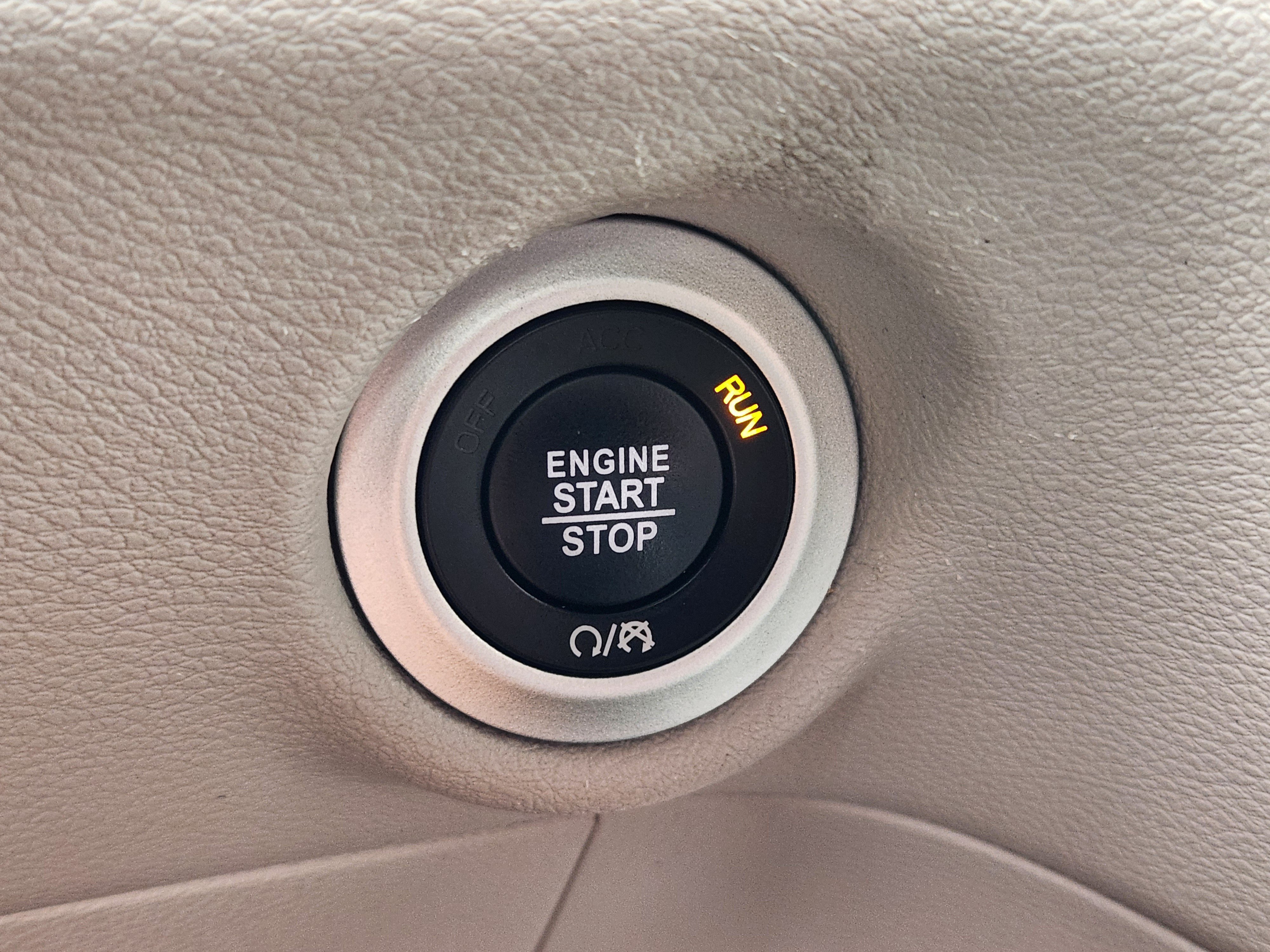 Used 2024 Chrysler Pacifica Touring-L FWD image 22