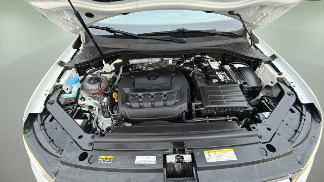 Used 2024 Volkswagen Tiguan SE AWD/4WD image 32