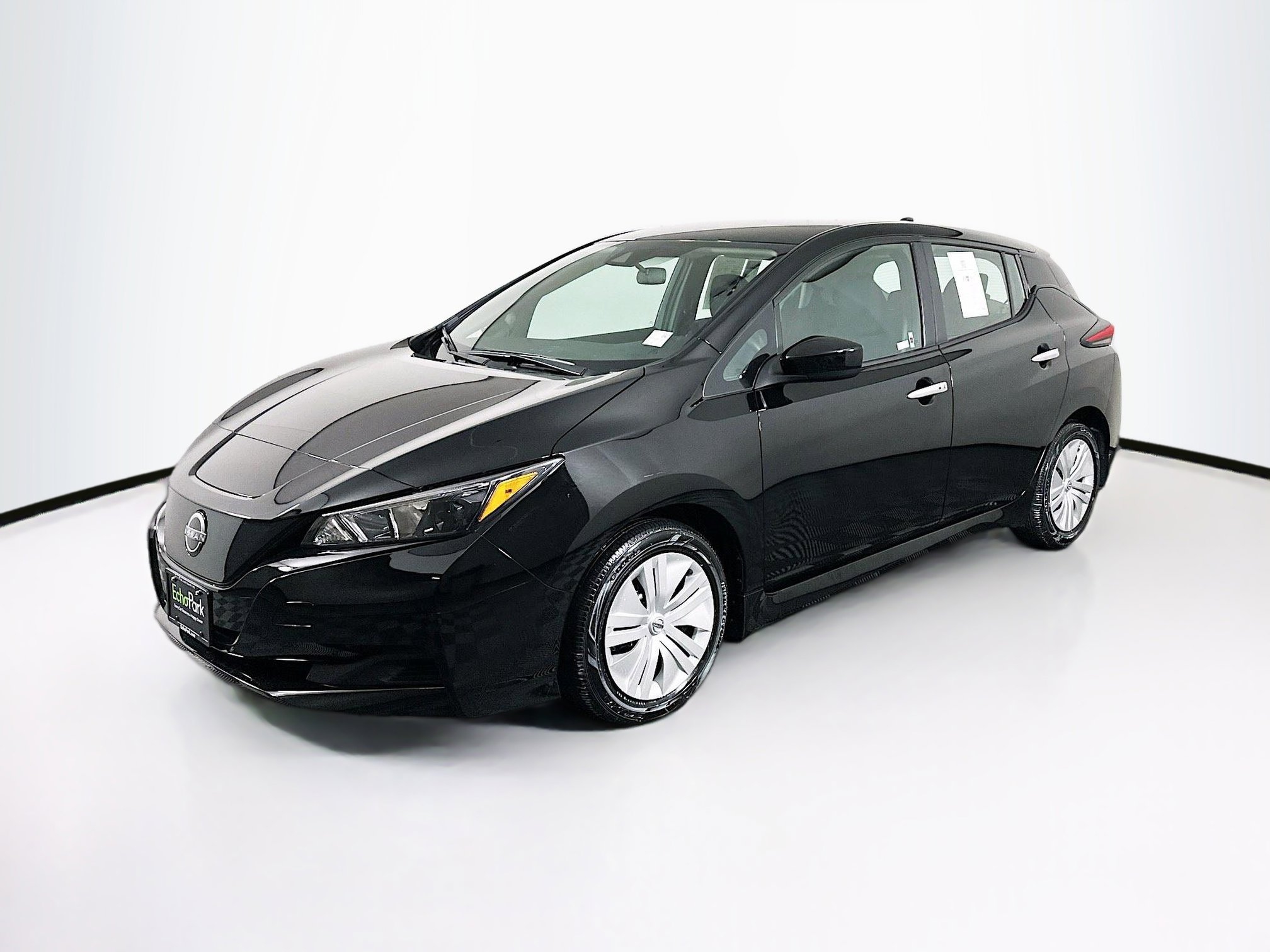 Used 2025 Nissan Leaf S image 3