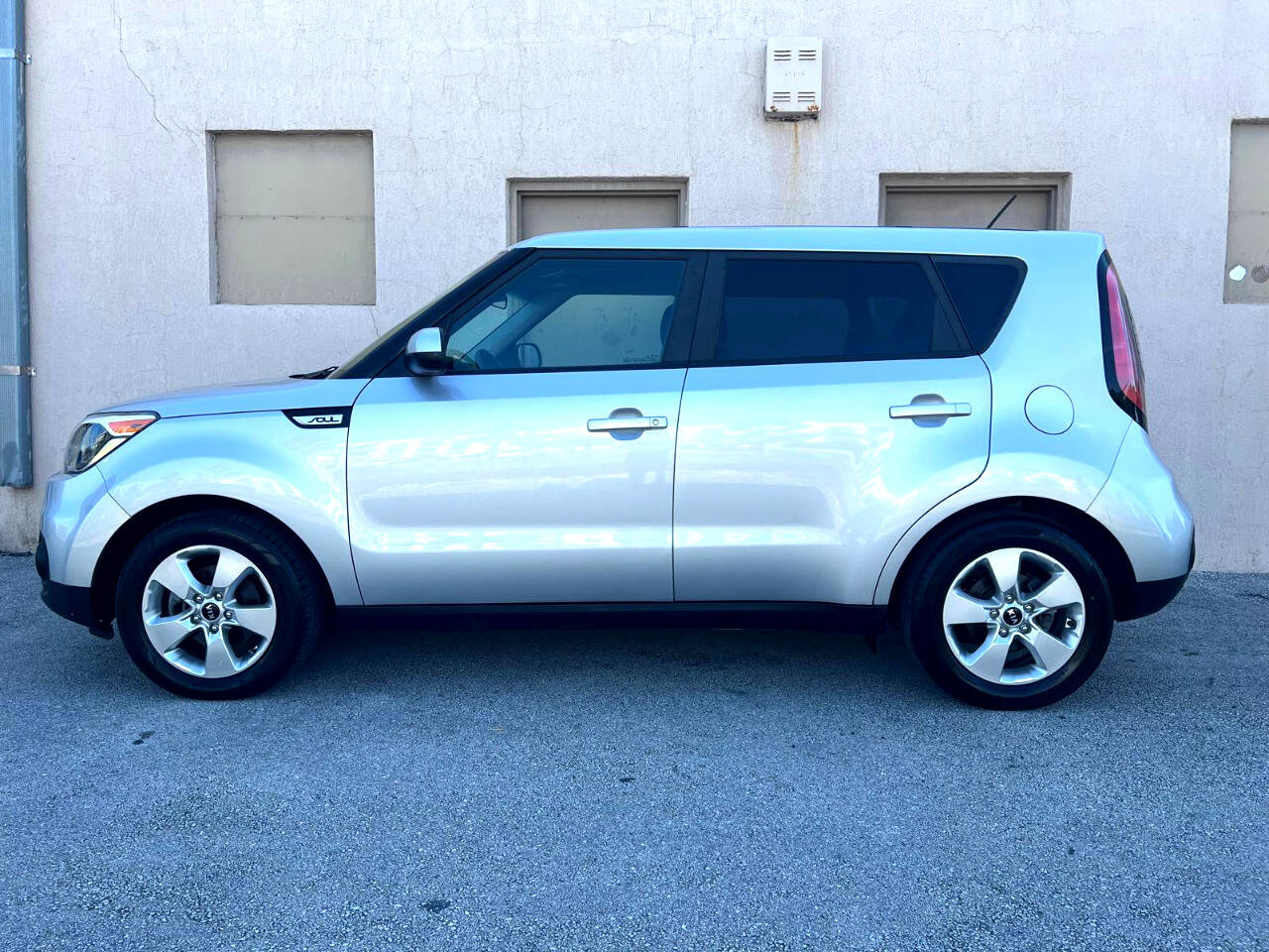 Used 2017 Kia Soul LX 4D Wagon at image 15
