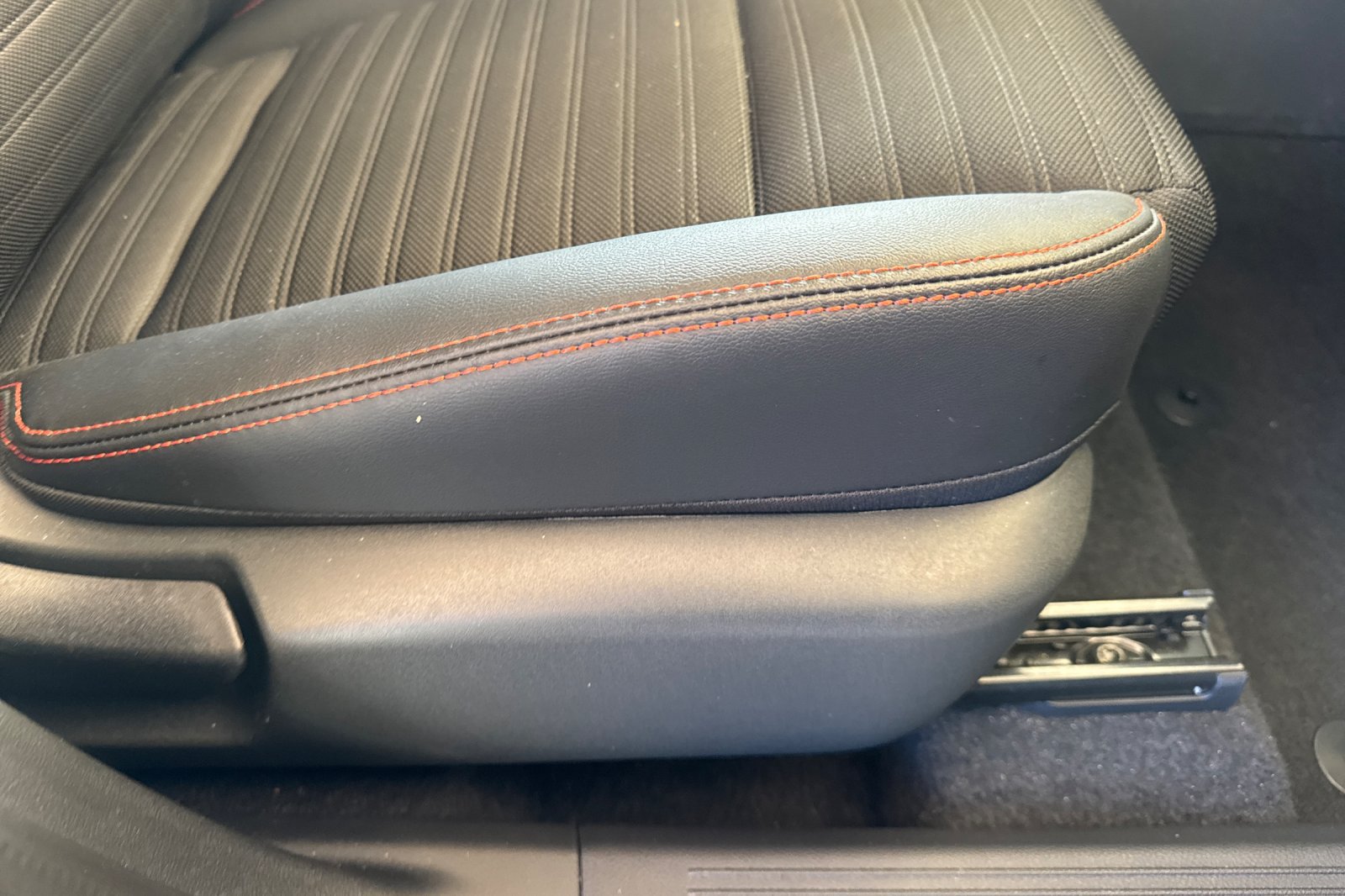 Certified 2025 Nissan Rogue SV AWD/4WD image 24