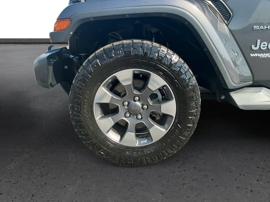 Used 2018 Jeep Wrangler Unlimited Sahara AWD/4WD image 13