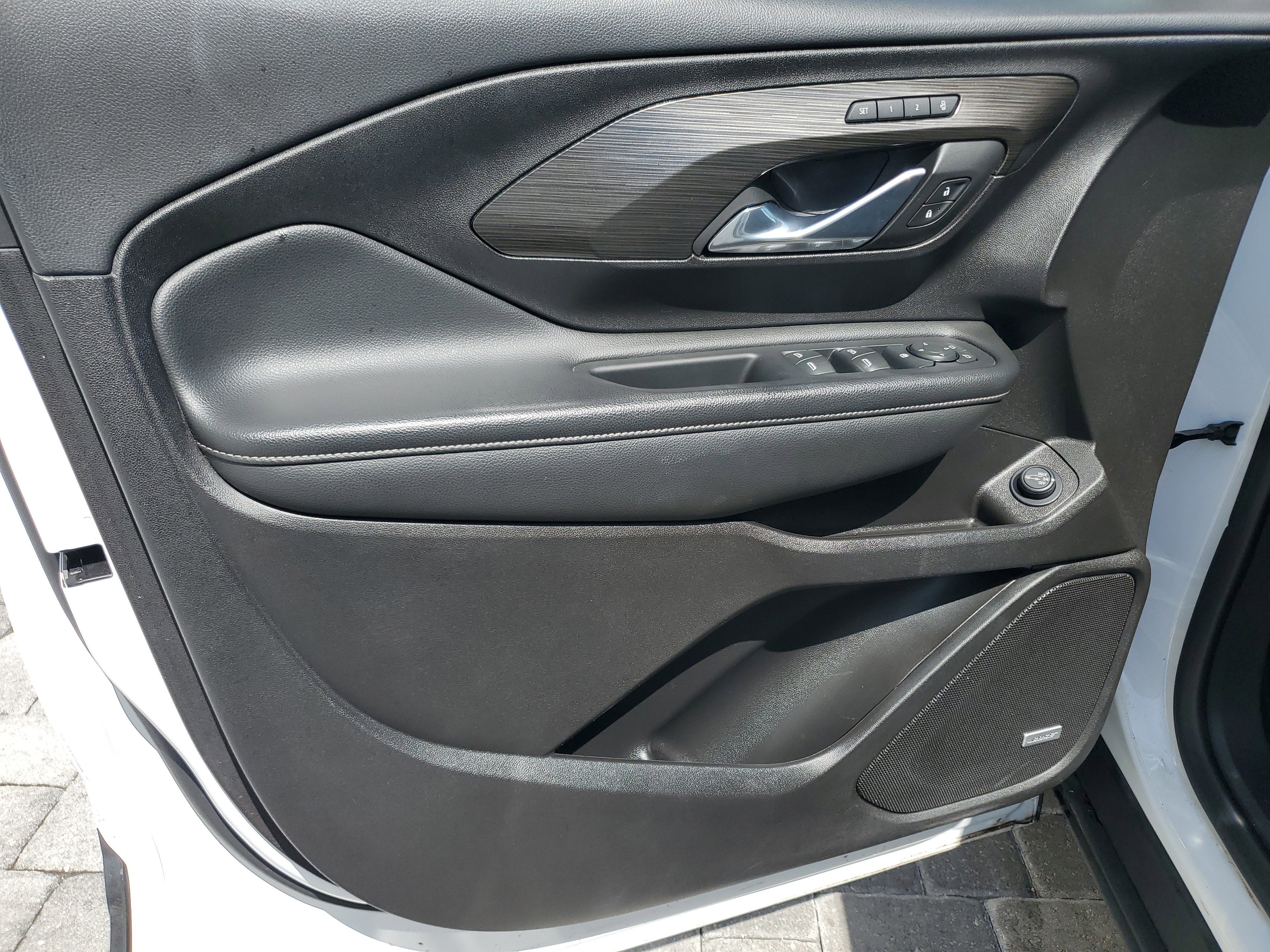 Certified 2024 GMC Terrain SLT w/ Infotainment Package II image 9