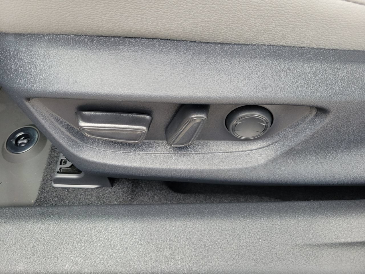 Used 2026 Toyota Camry SE FWD image 18