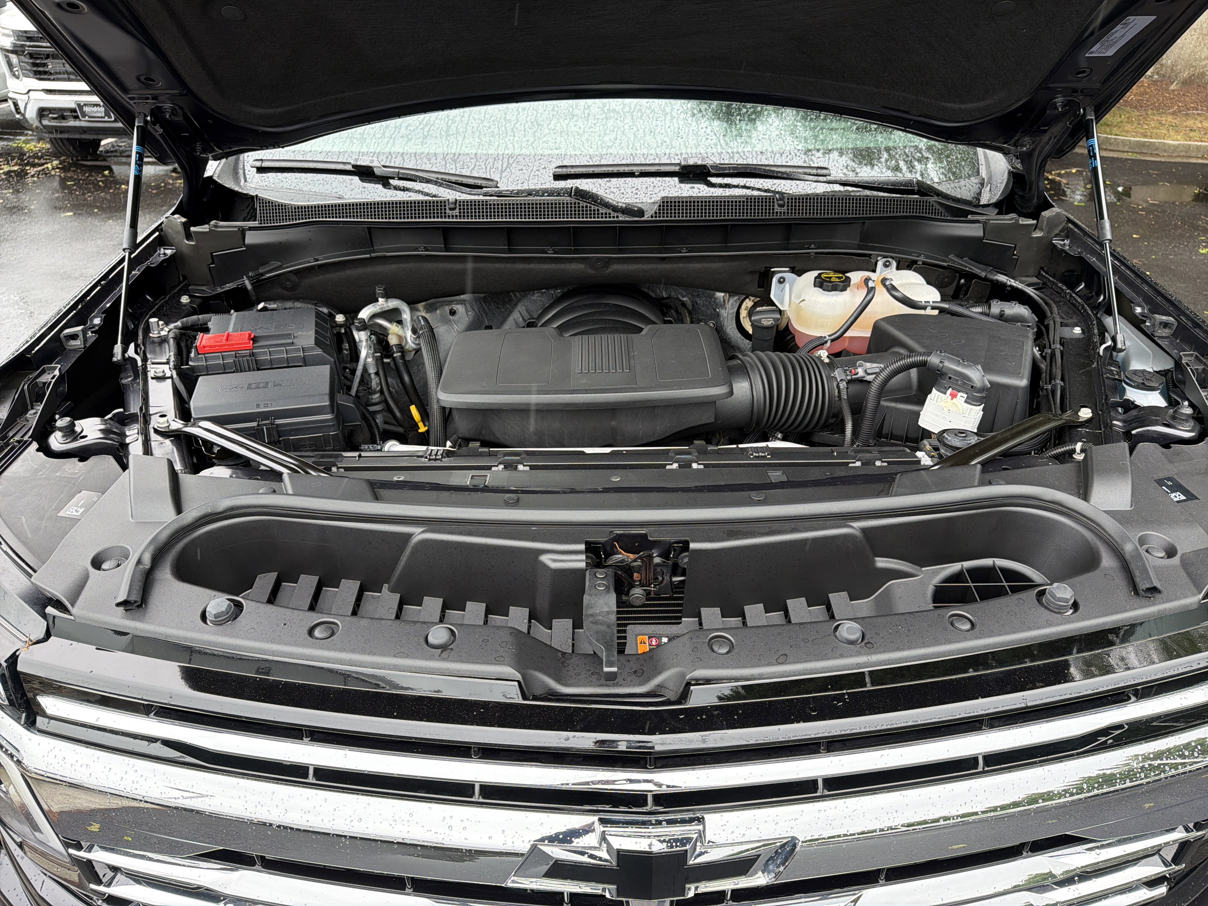 Used 2025 Chevrolet Suburban LT w/ Comfort Package RWD image 34