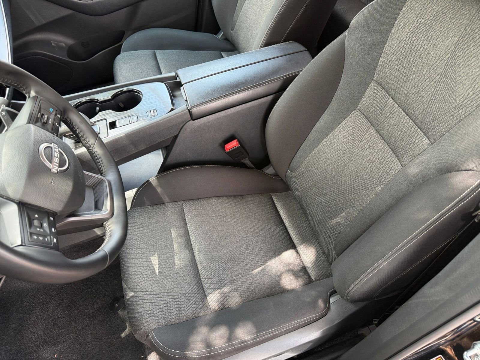 Used 2025 Nissan Rogue SV FWD image 37