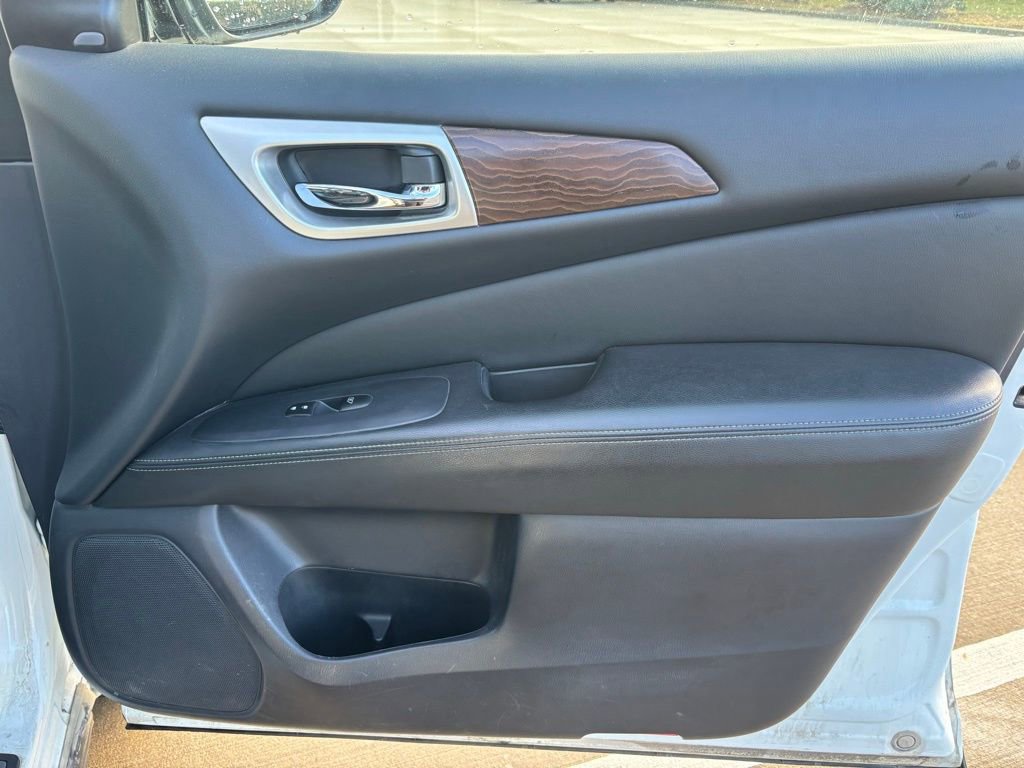 Used 2018 Nissan Pathfinder Platinum image 13
