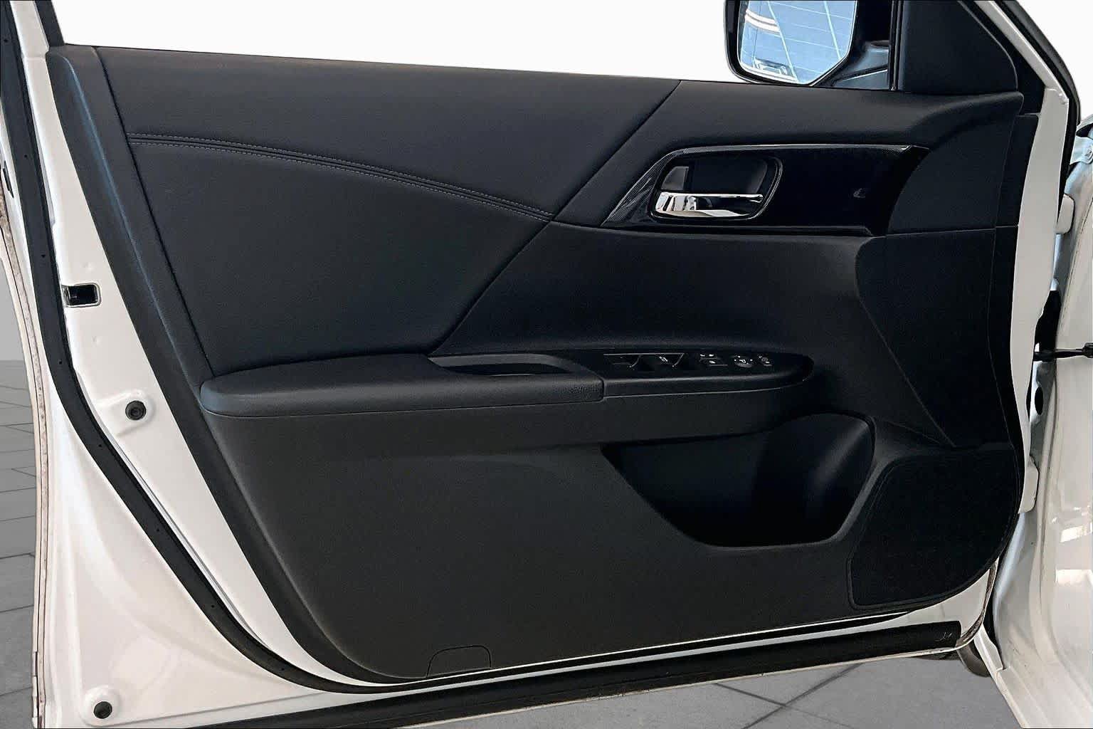 Used 2015 Honda Accord Sport image 20